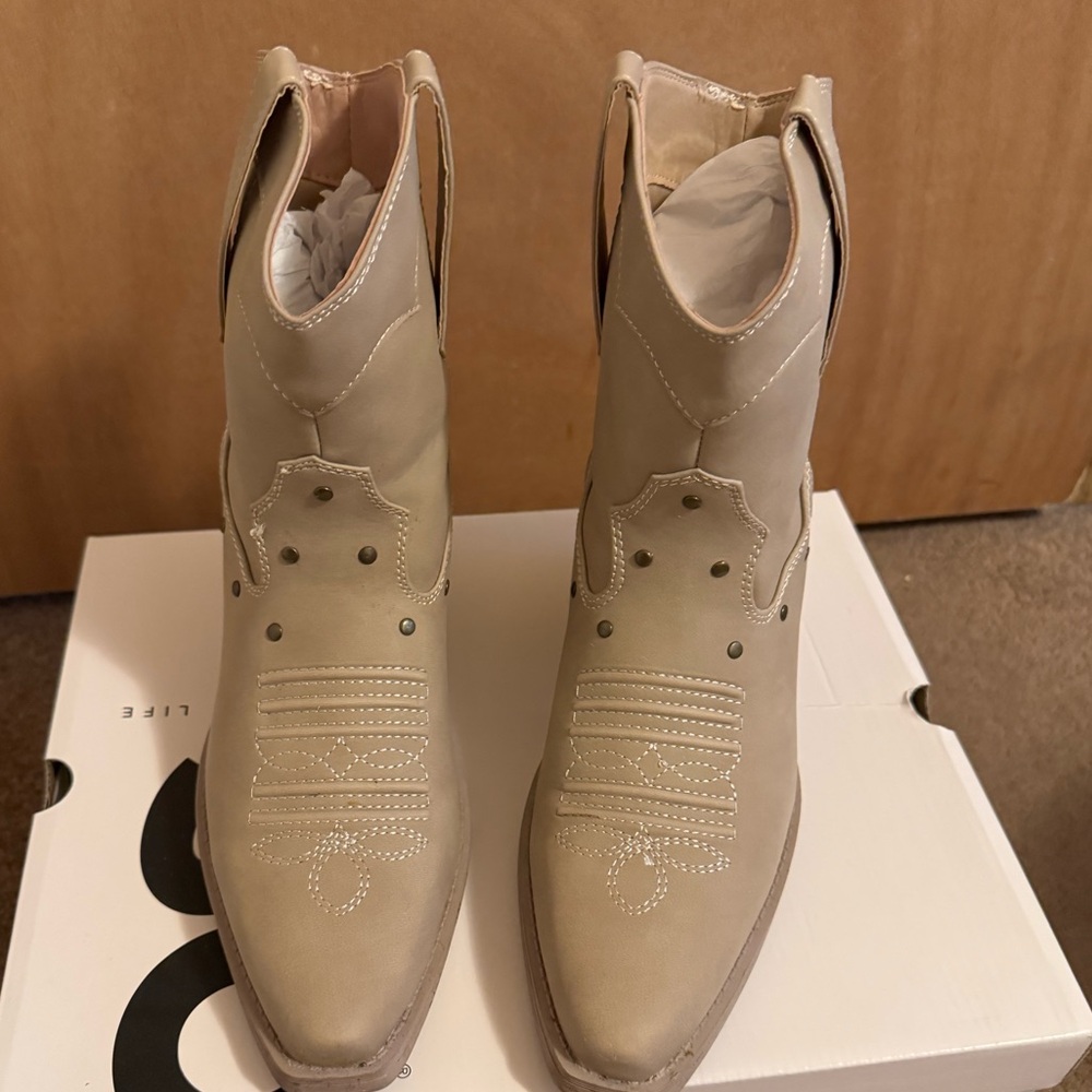 SO® Seville Women's Western Ankle Boots Tan Size 8.5